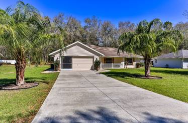 A driveway leading to a house  Description automatically generated with medium confidence